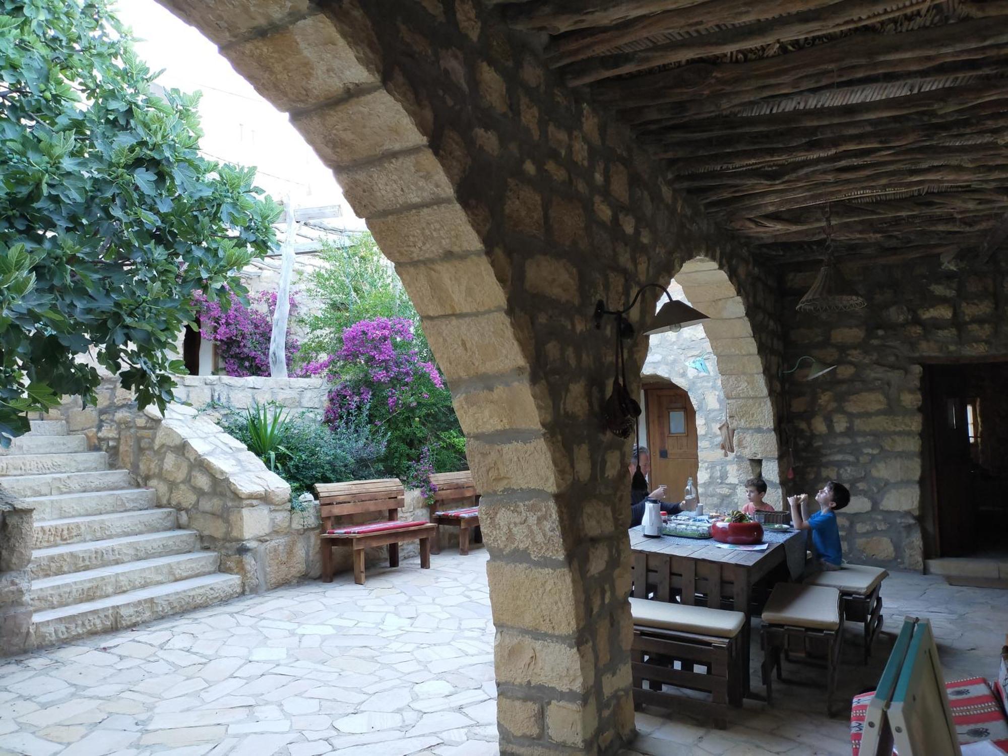 Beit Al Taybeh Hotel Aţ Ţayyibah Bagian luar foto